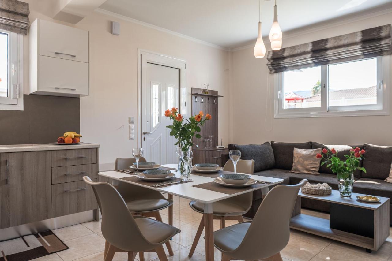 Effie'S Two Bedroom Apartment นาฟปลิโอ ภายนอก รูปภาพ