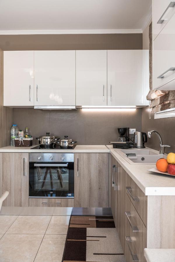 Effie'S Two Bedroom Apartment นาฟปลิโอ ภายนอก รูปภาพ