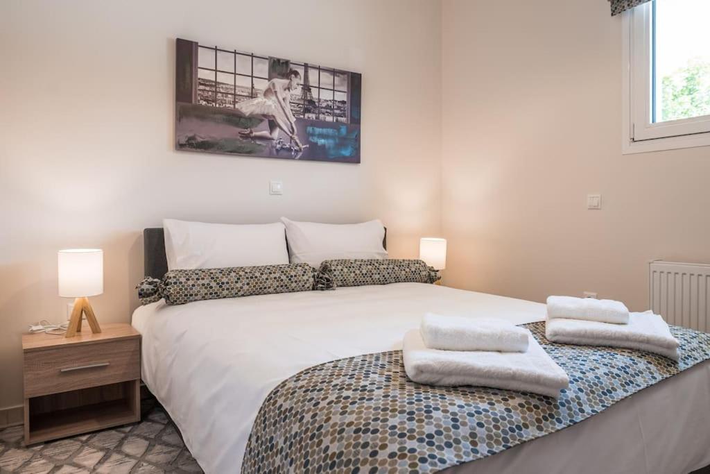 Effie'S Two Bedroom Apartment นาฟปลิโอ ภายนอก รูปภาพ