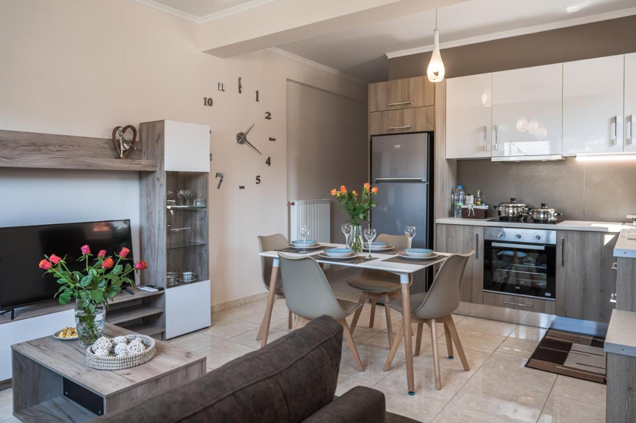 Effie'S Two Bedroom Apartment นาฟปลิโอ ภายนอก รูปภาพ
